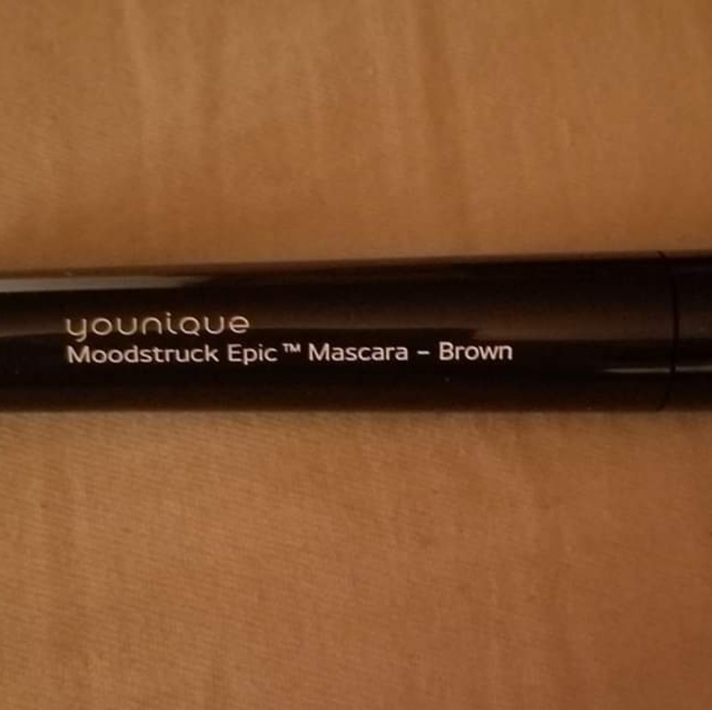 Moodstruck Epic mascara in brown.